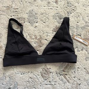 Skims swim signature plunge bikini top in Large. New with tags.